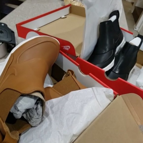 Nike Nike Women's Black Air Max Thea Mid Shoe . - Picture 15 of 16